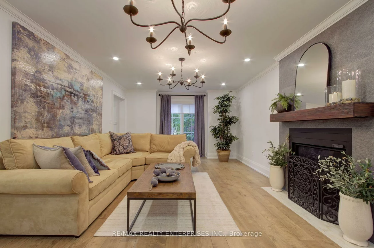 1543, Point-O-Woods, Mineola, Mississauga