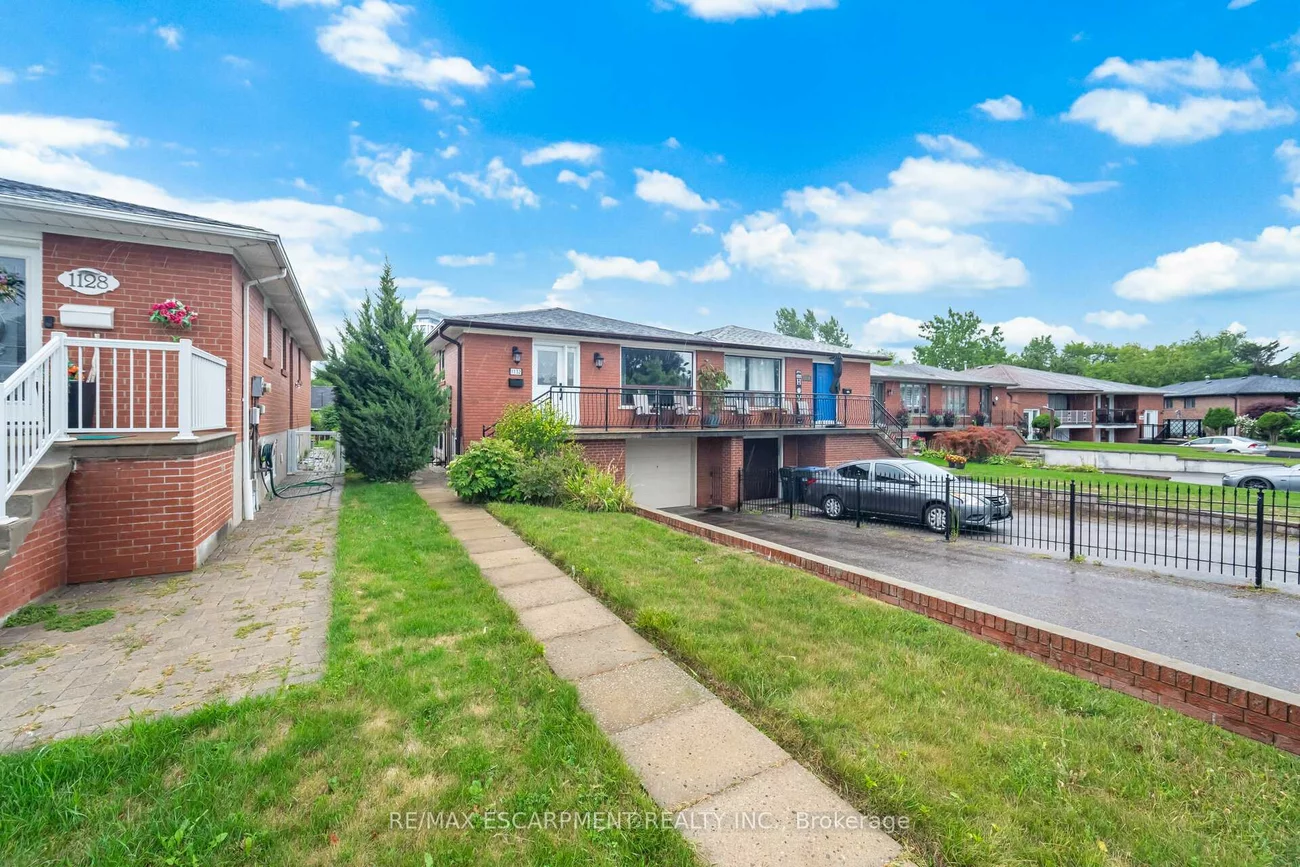 1132, Claredale, Mineola, Mississauga