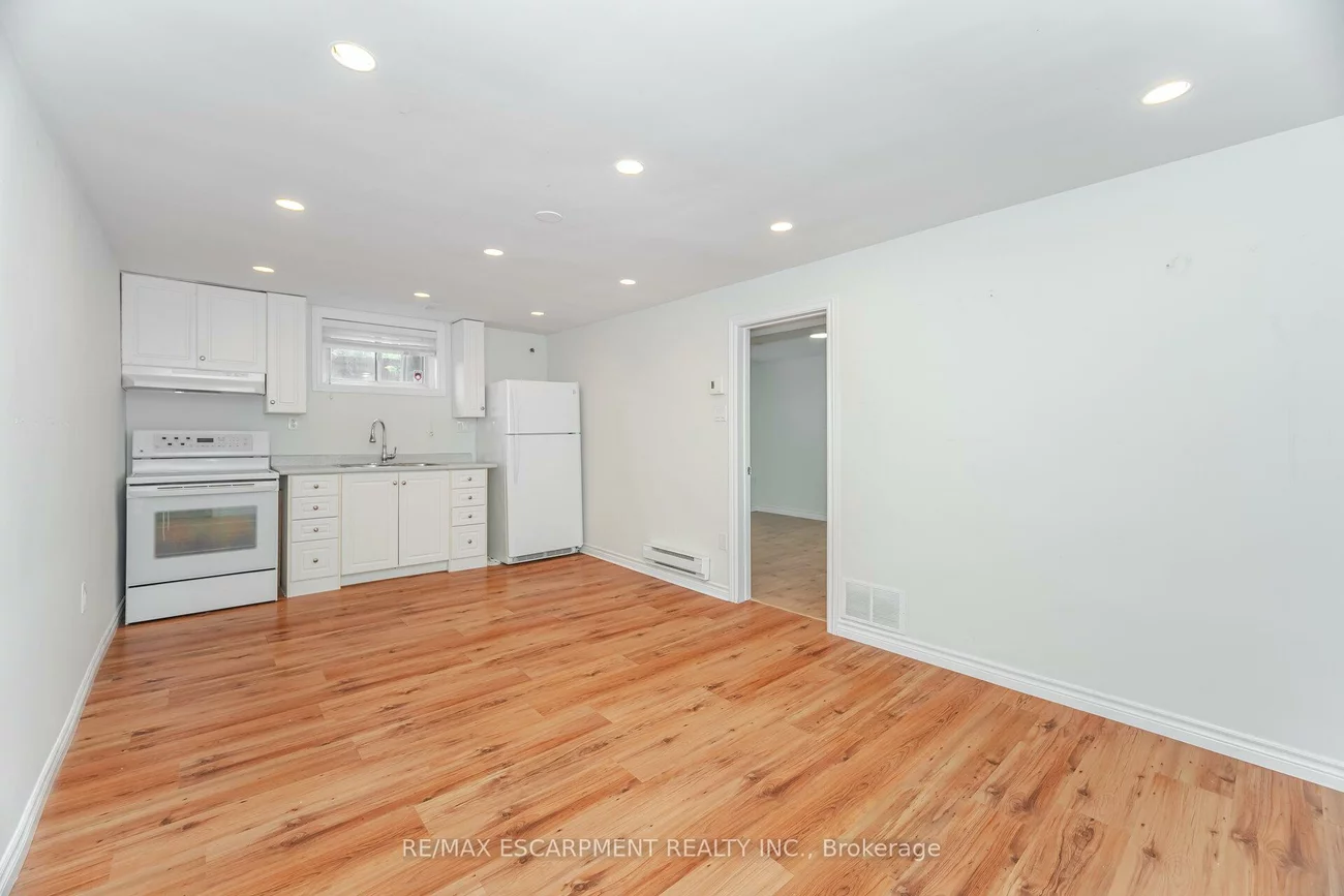 1132, Claredale, Mineola, Mississauga