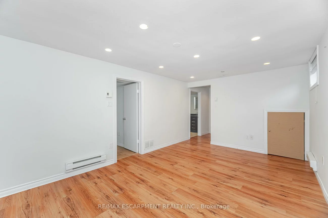 1132, Claredale, Mineola, Mississauga