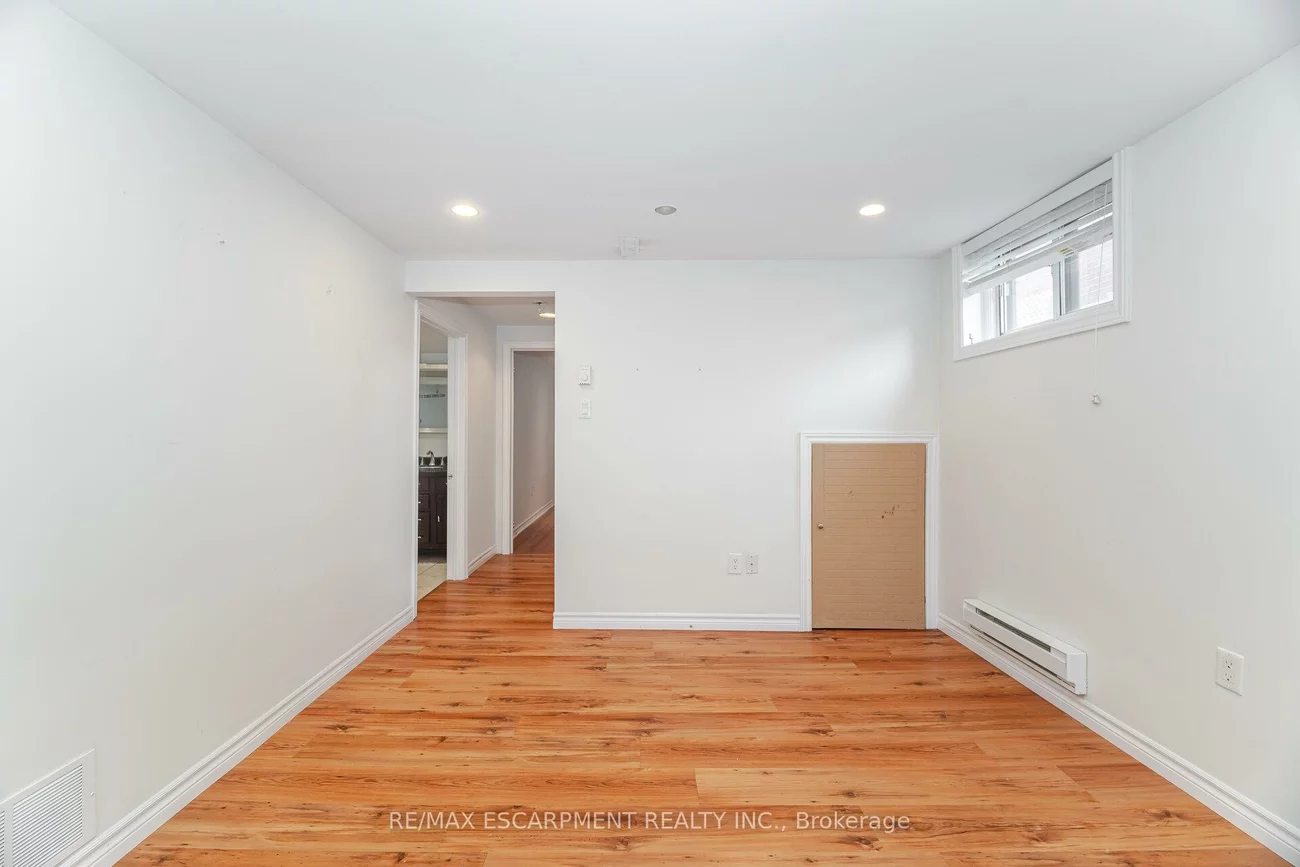1132, Claredale, Mineola, Mississauga