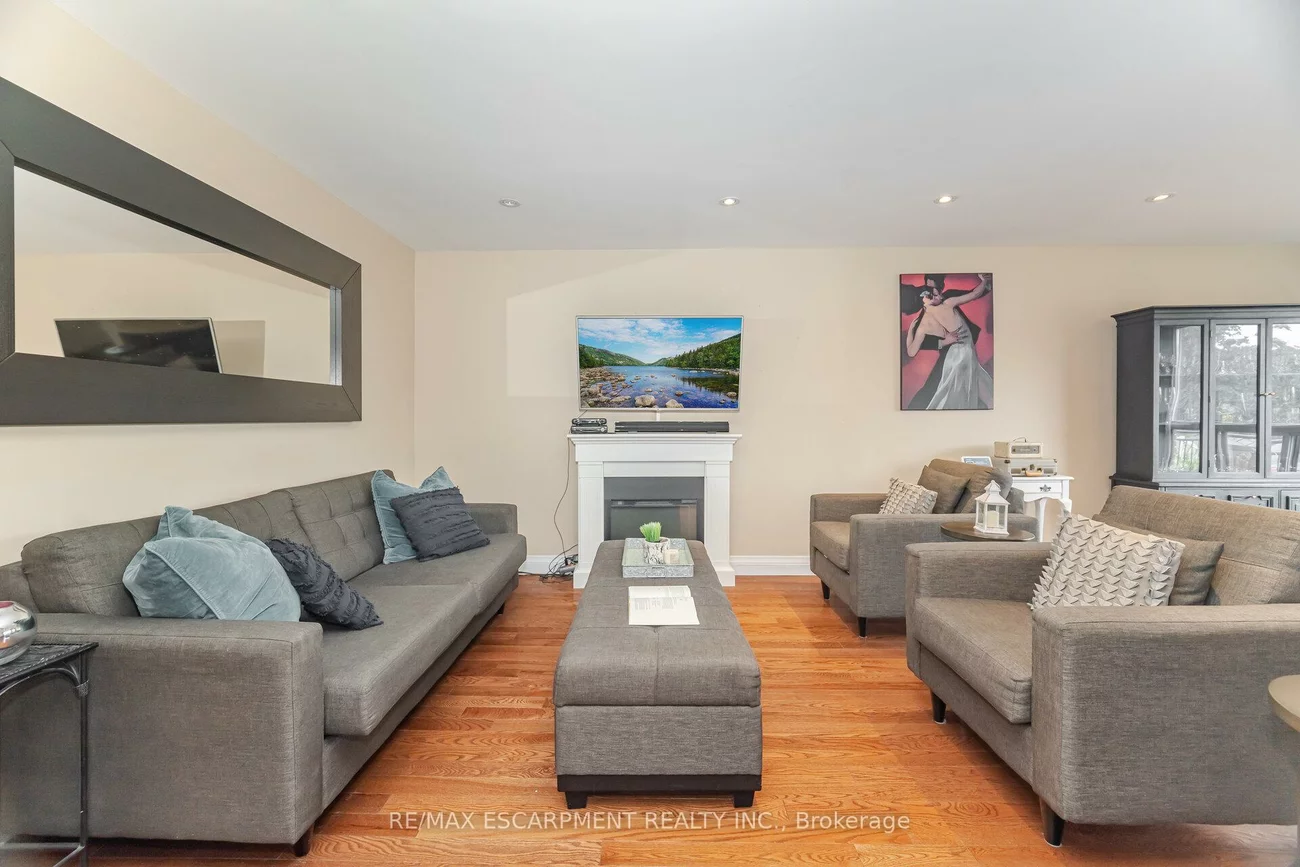 1132, Claredale, Mineola, Mississauga