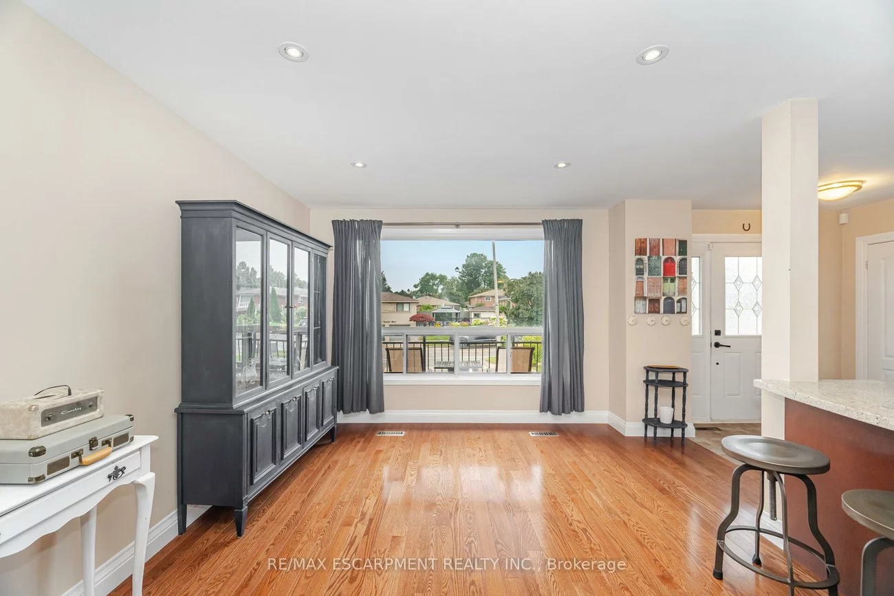 1132, Claredale, Mineola, Mississauga
