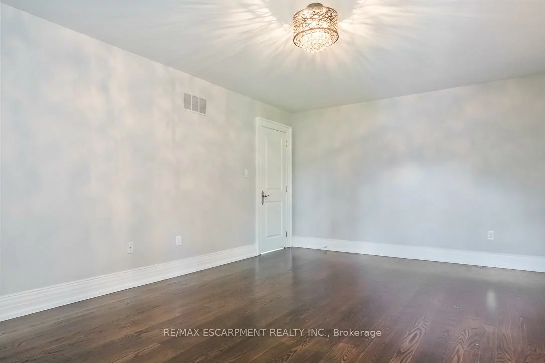 1229, Minaki, Mineola, Mississauga