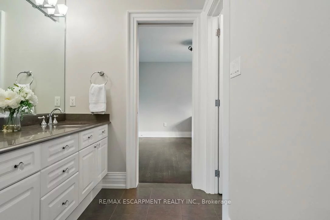 1229, Minaki, Mineola, Mississauga