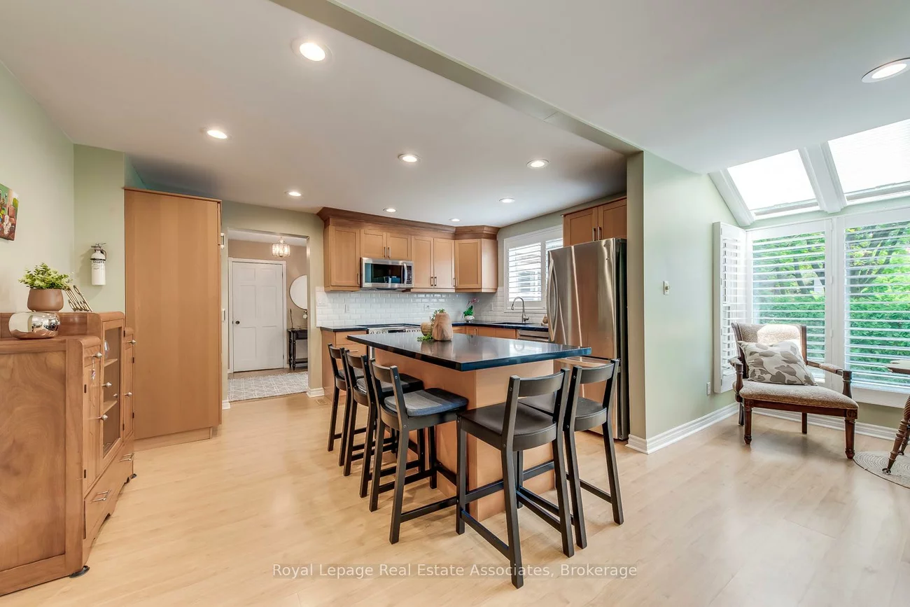 1192, Kos, Lorne Park, Mississauga
