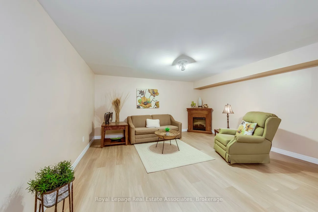 1192, Kos, Lorne Park, Mississauga