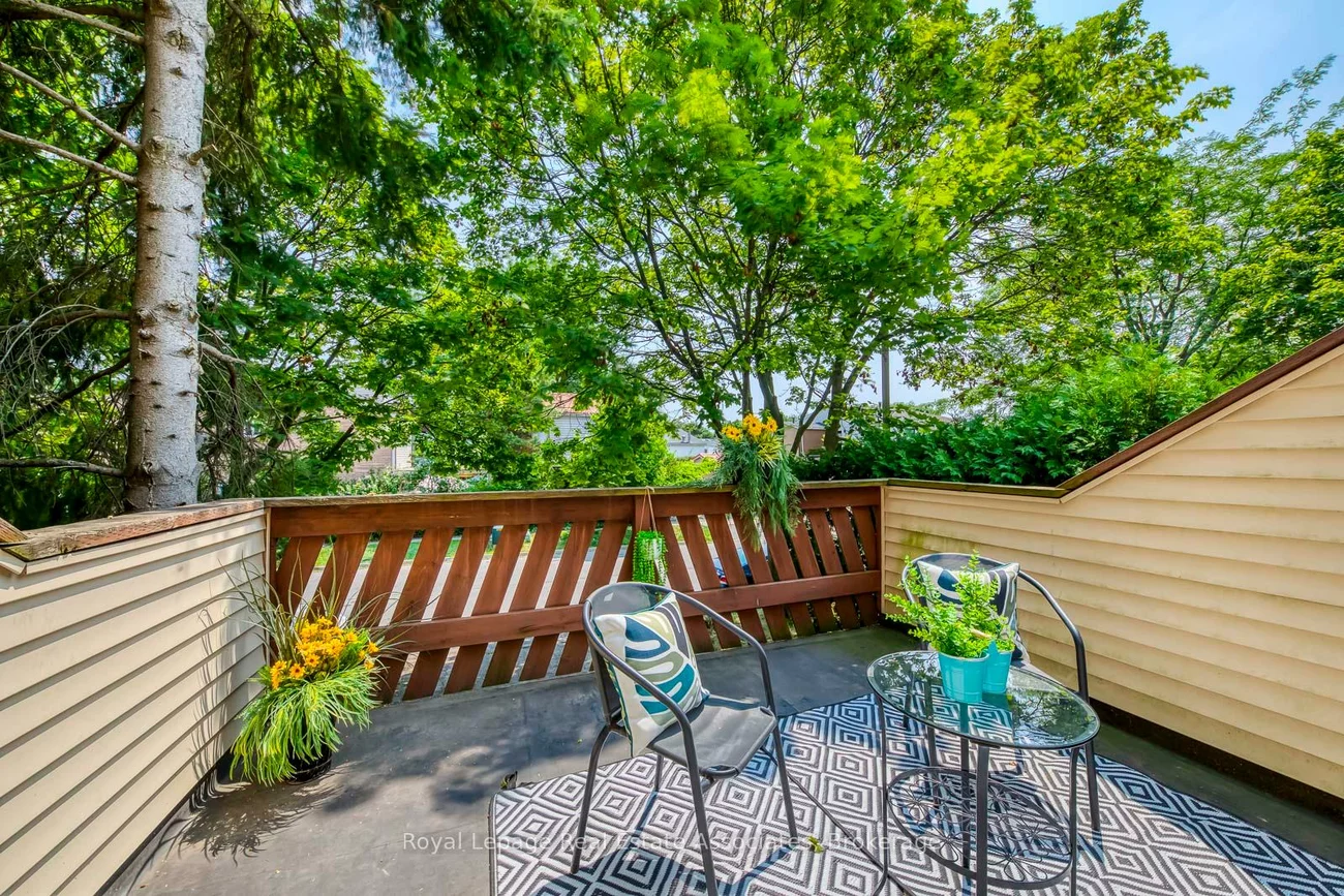 1192, Kos, Lorne Park, Mississauga