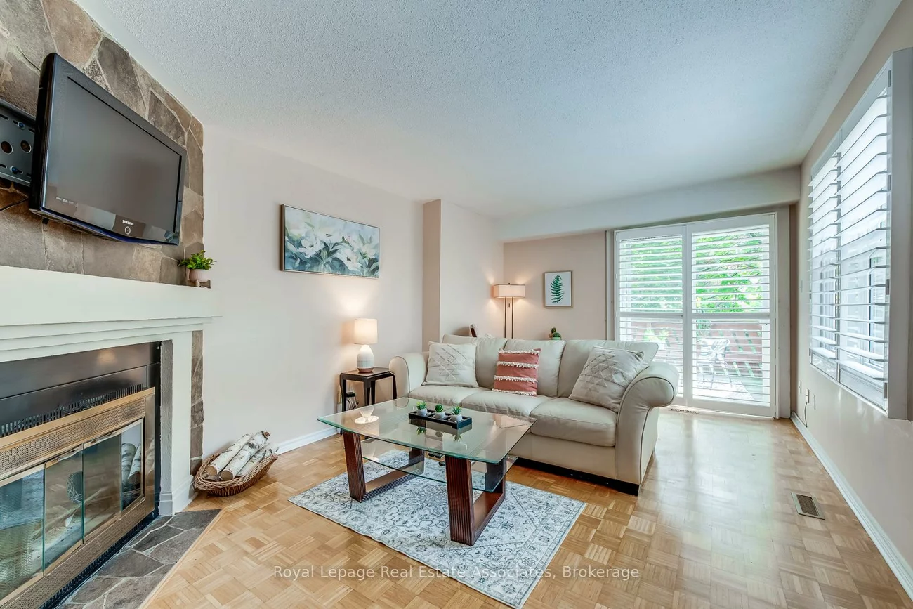 1192, Kos, Lorne Park, Mississauga