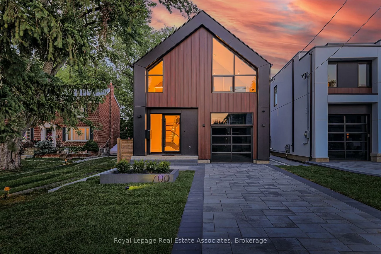 700, Montbeck, Lakeview, Mississauga
