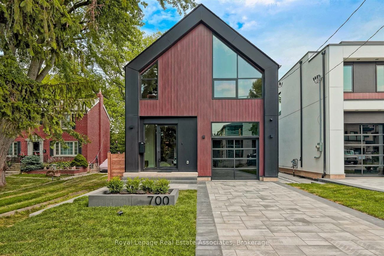 700, Montbeck, Lakeview, Mississauga