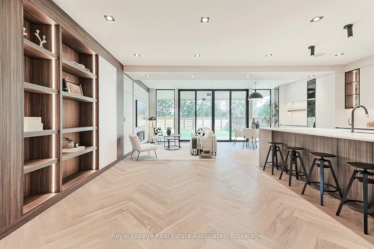 700, Montbeck, Lakeview, Mississauga