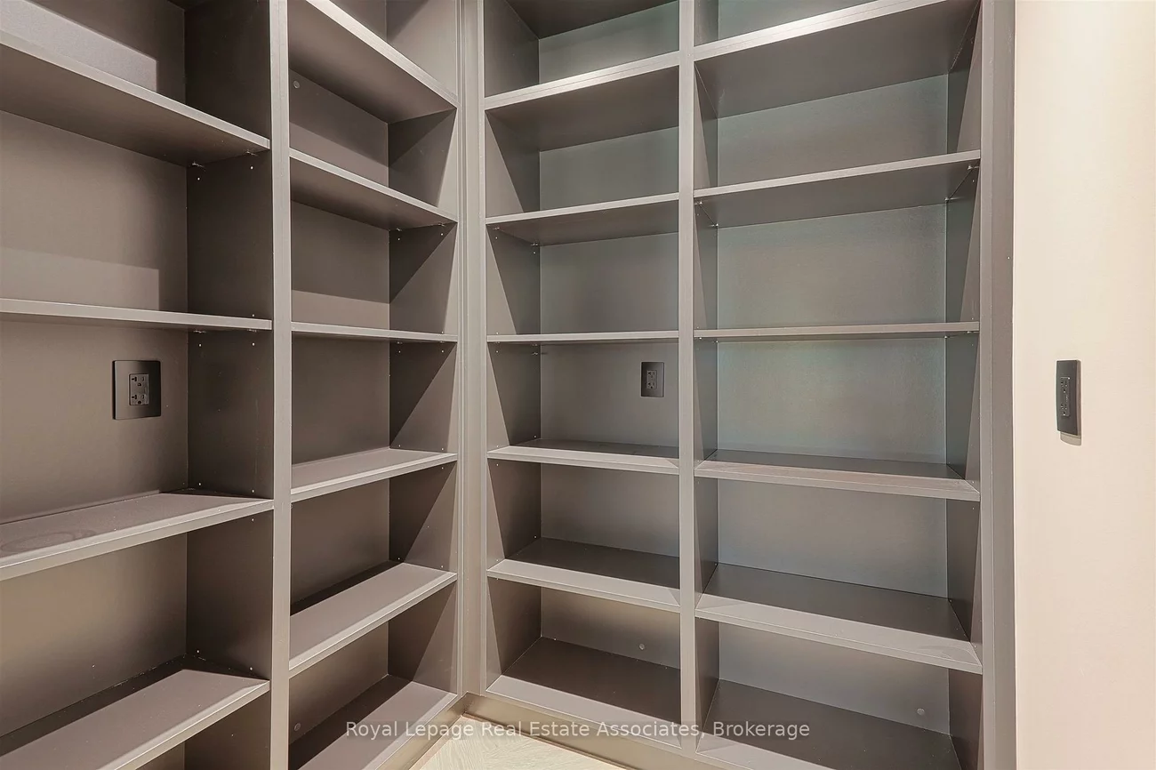 700, Montbeck, Lakeview, Mississauga