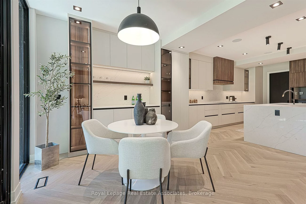 700, Montbeck, Lakeview, Mississauga