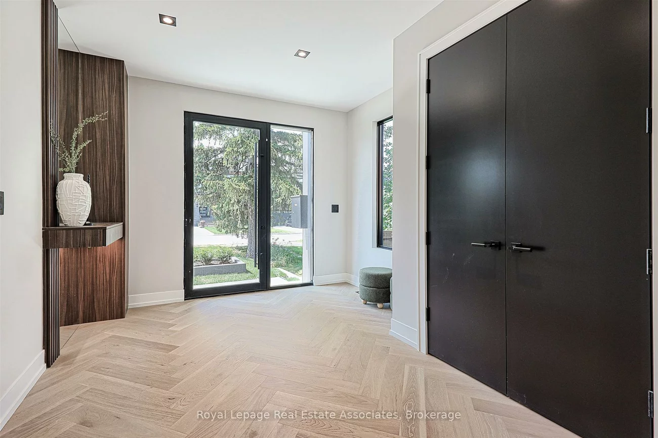 700, Montbeck, Lakeview, Mississauga