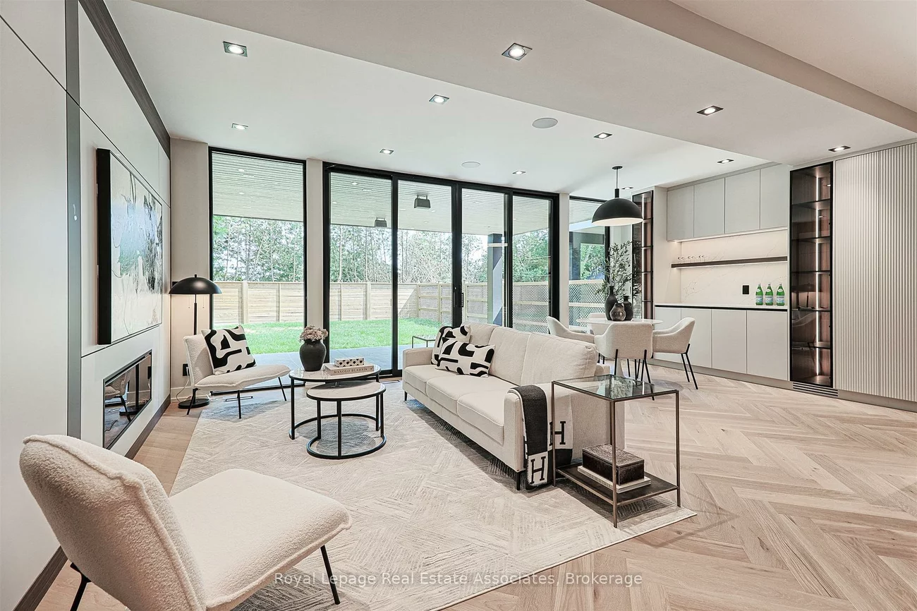 700, Montbeck, Lakeview, Mississauga