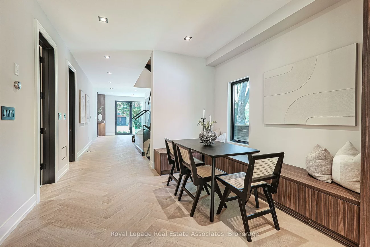 700, Montbeck, Lakeview, Mississauga
