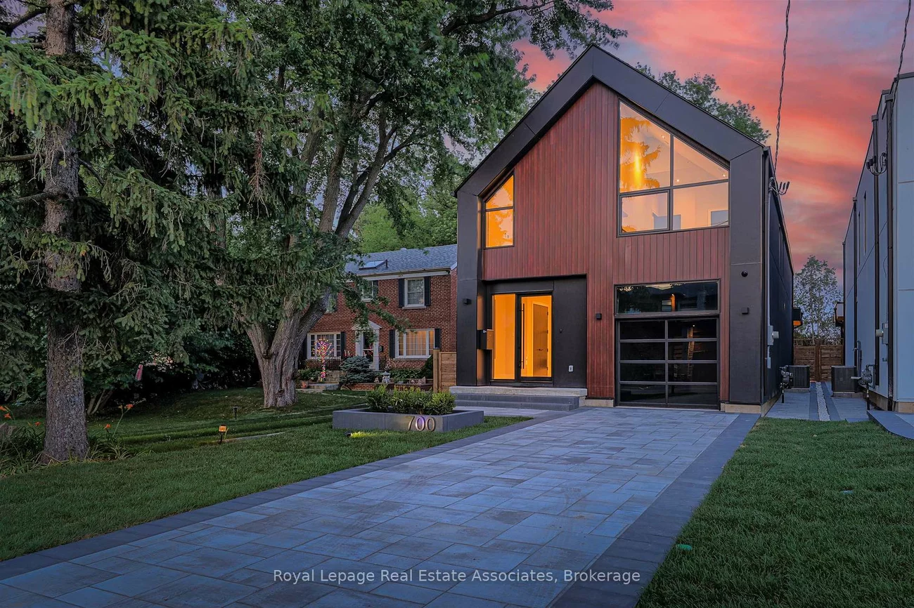 700, Montbeck, Lakeview, Mississauga