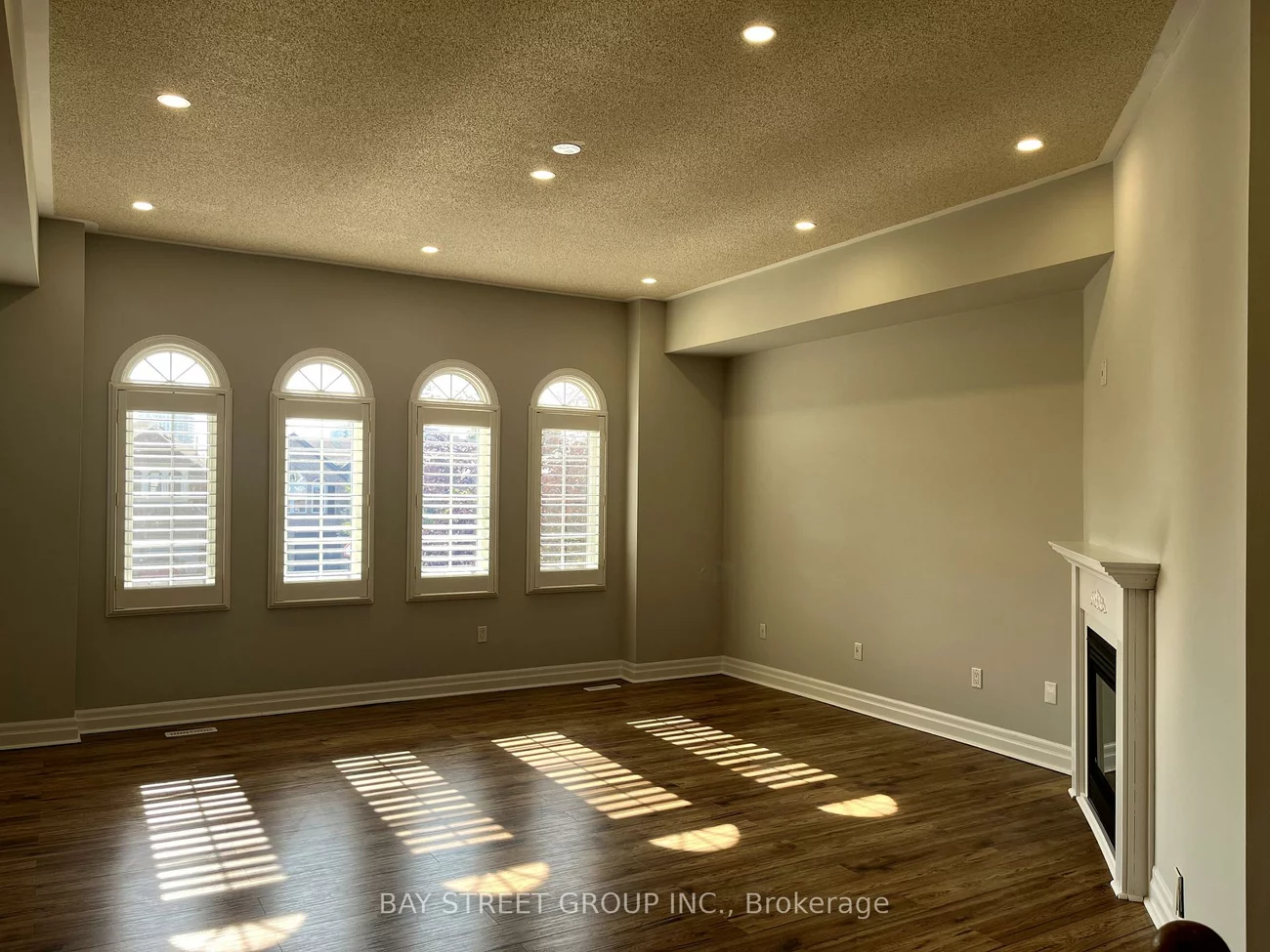 2517, Dinning, Central Erin Mills, Mississauga