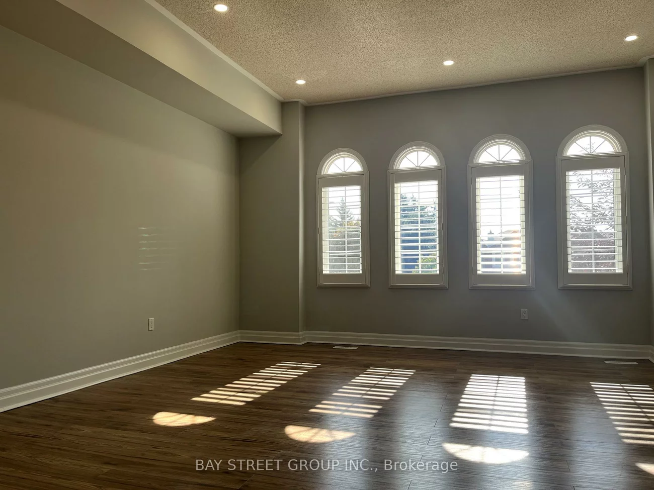 2517, Dinning, Central Erin Mills, Mississauga