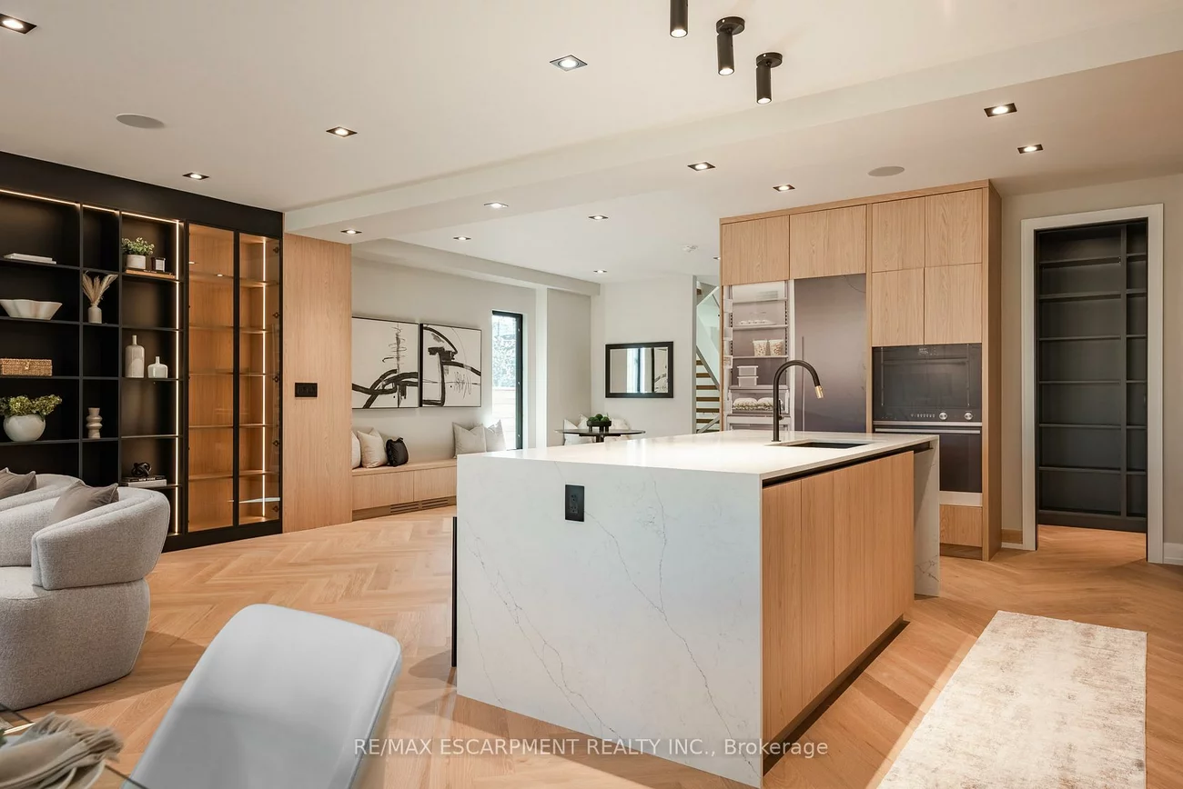 696, Montbeck, Lakeview, Mississauga