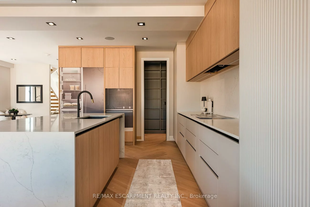 696, Montbeck, Lakeview, Mississauga