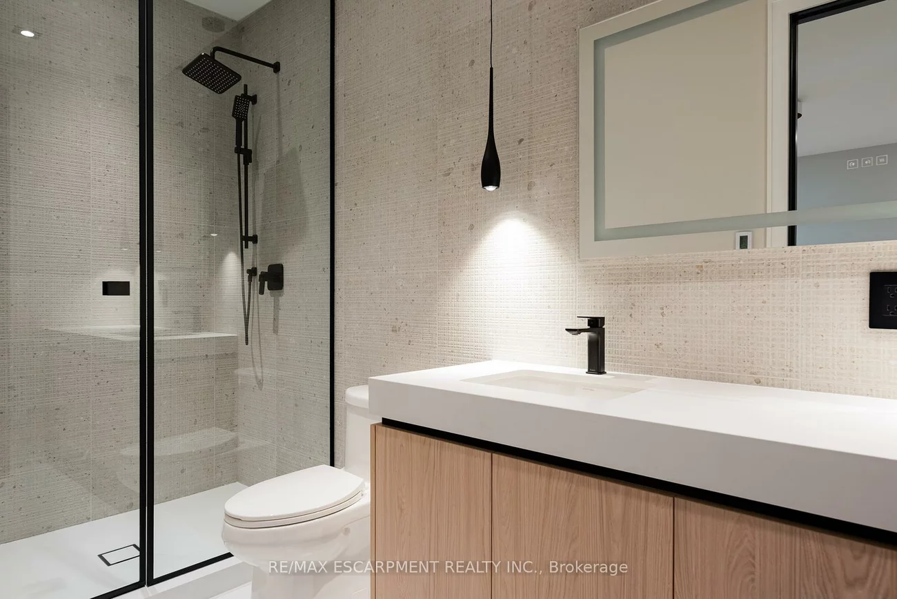696, Montbeck, Lakeview, Mississauga