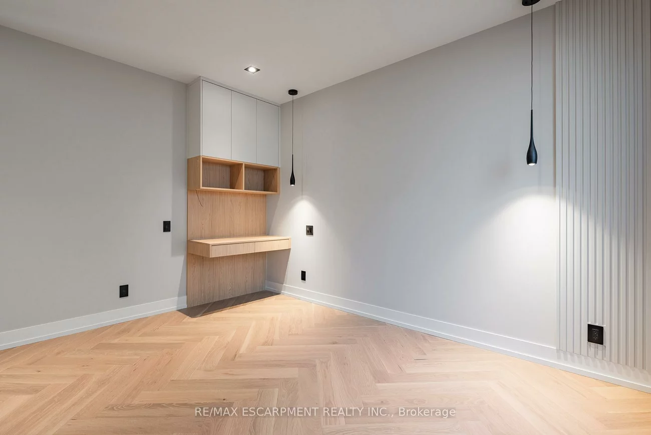 696, Montbeck, Lakeview, Mississauga