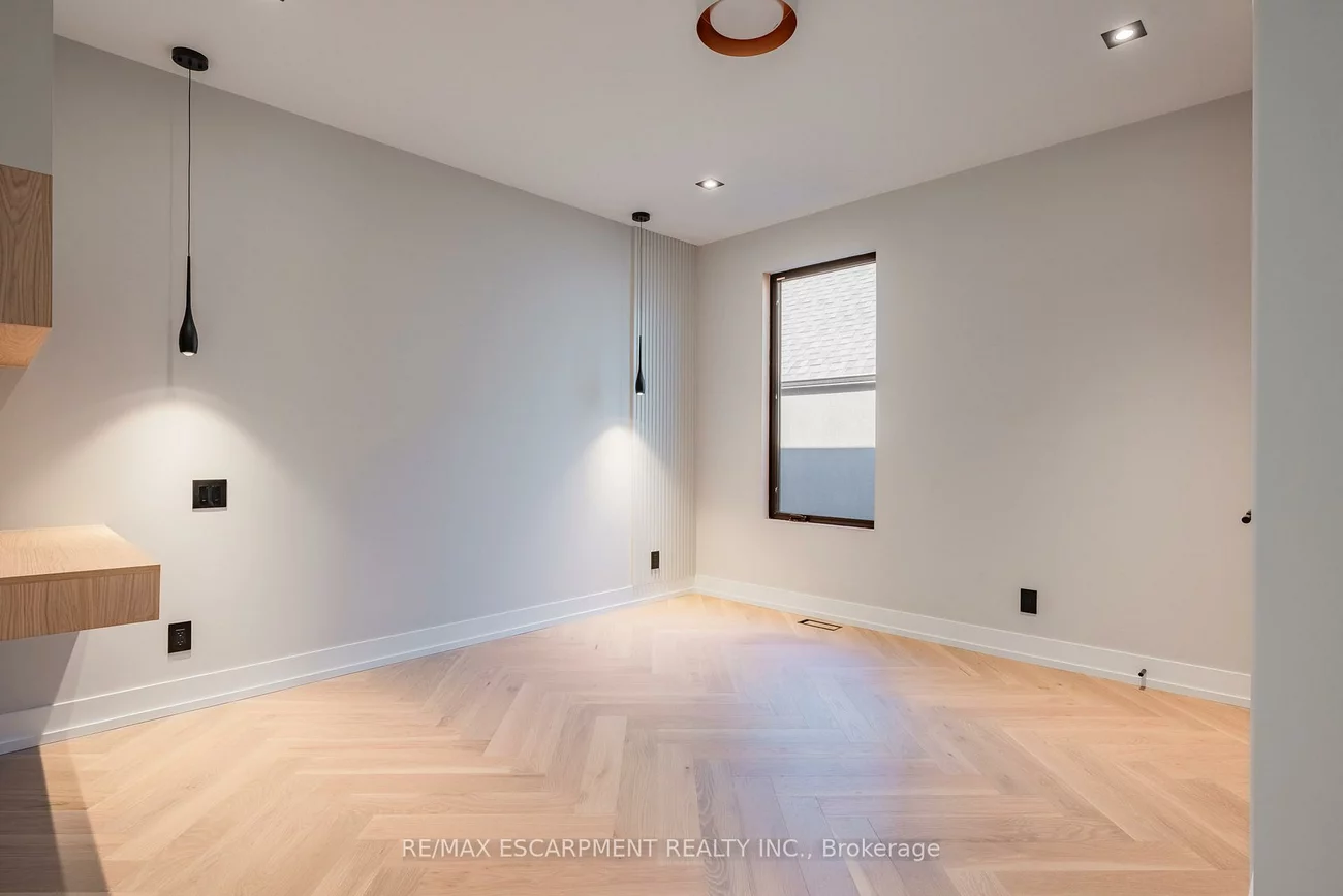 696, Montbeck, Lakeview, Mississauga