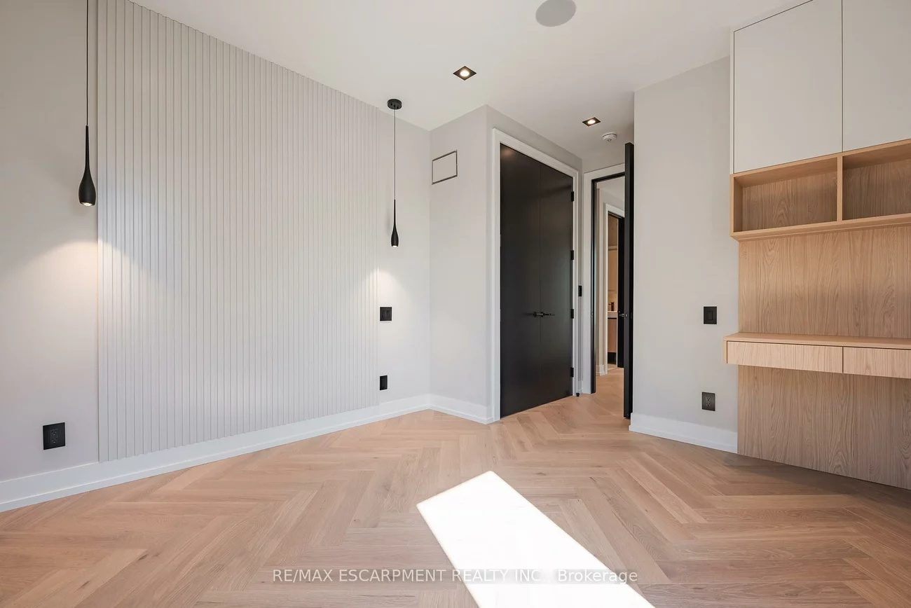 696, Montbeck, Lakeview, Mississauga