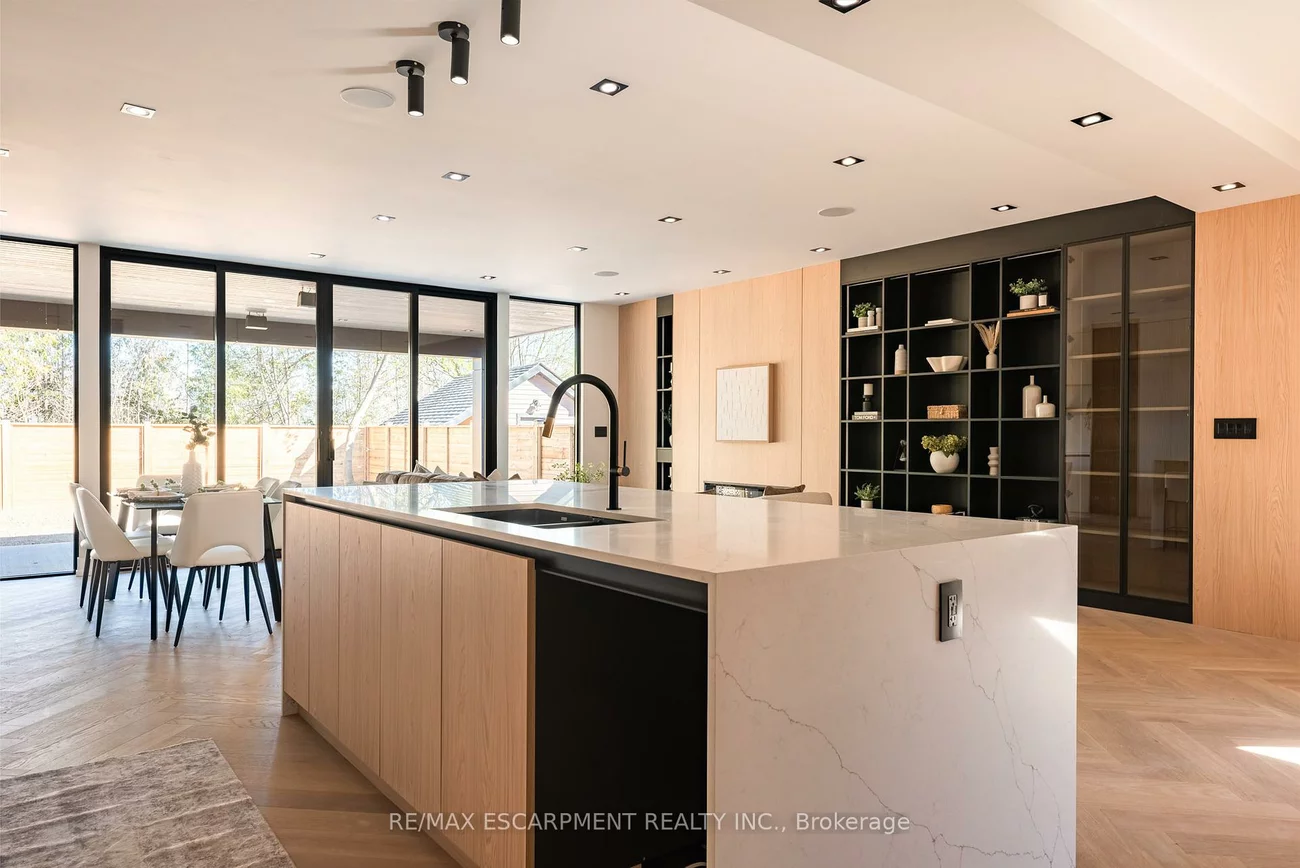 696, Montbeck, Lakeview, Mississauga