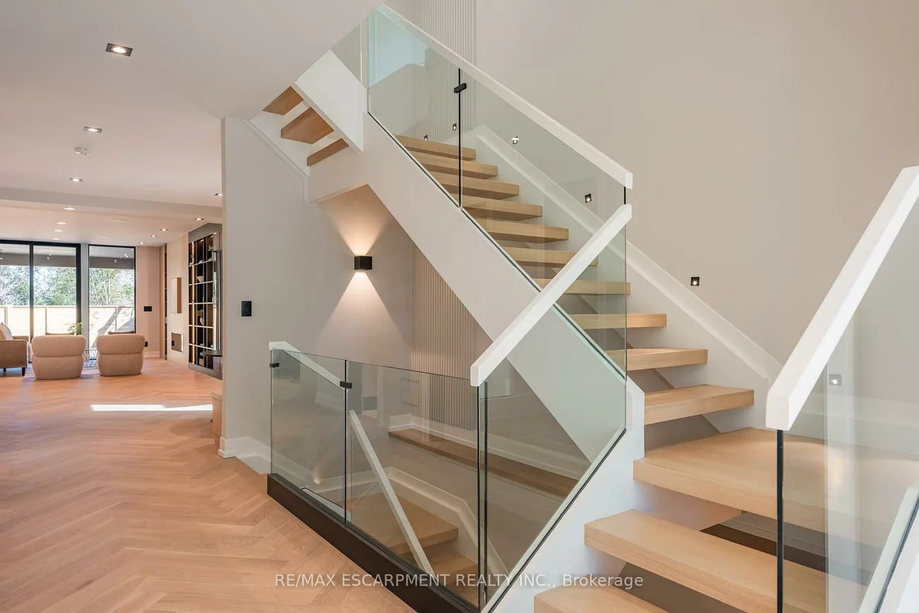 696, Montbeck, Lakeview, Mississauga