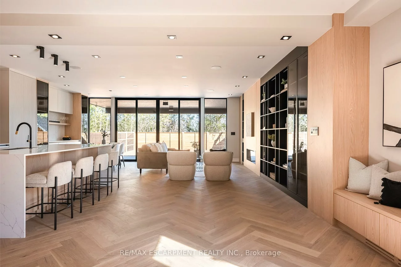 696, Montbeck, Lakeview, Mississauga