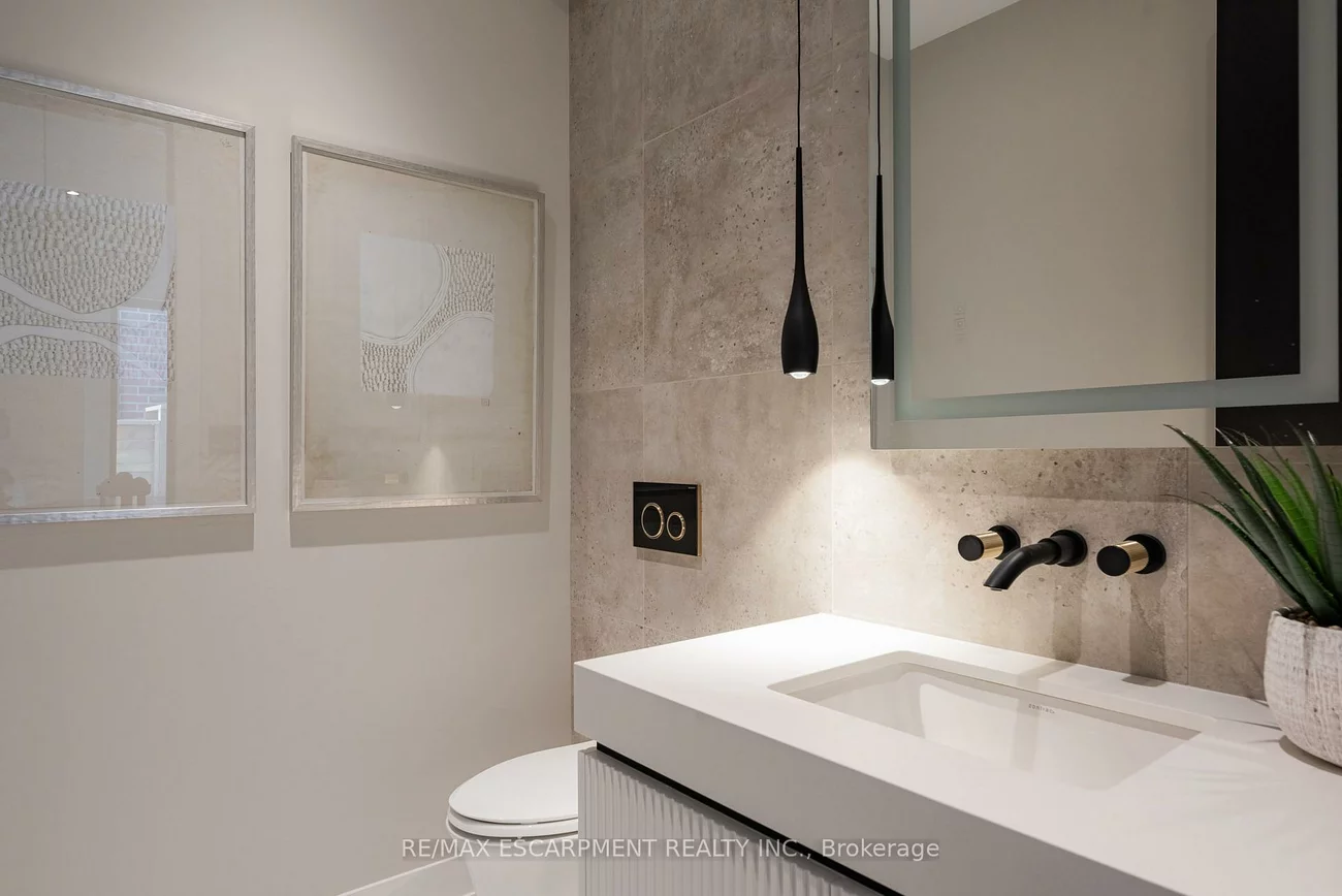 696, Montbeck, Lakeview, Mississauga