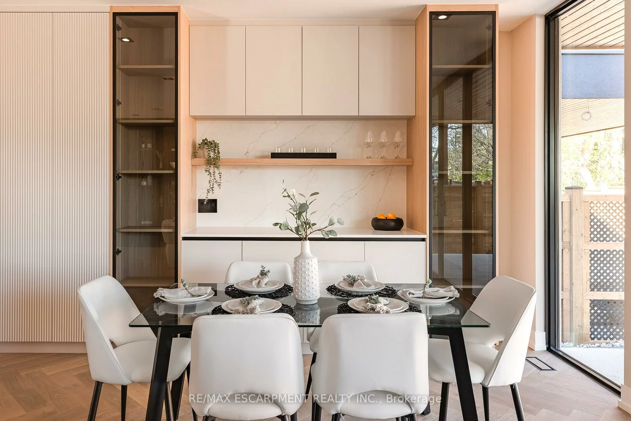 696, Montbeck, Lakeview, Mississauga