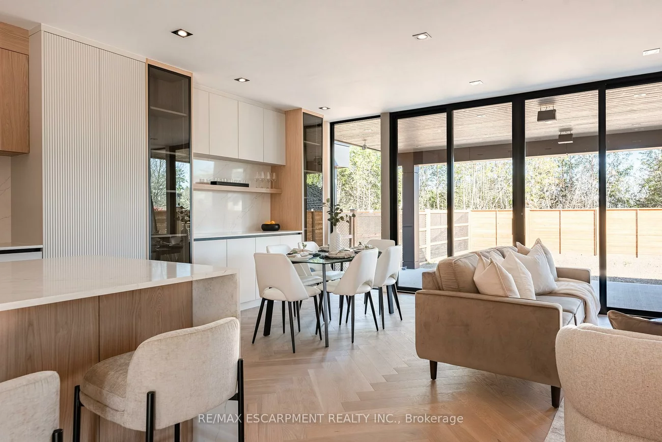 696, Montbeck, Lakeview, Mississauga