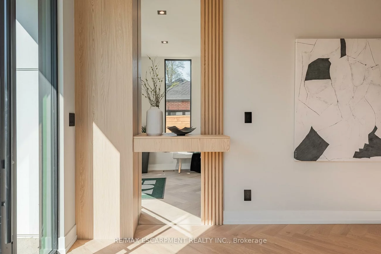 696, Montbeck, Lakeview, Mississauga