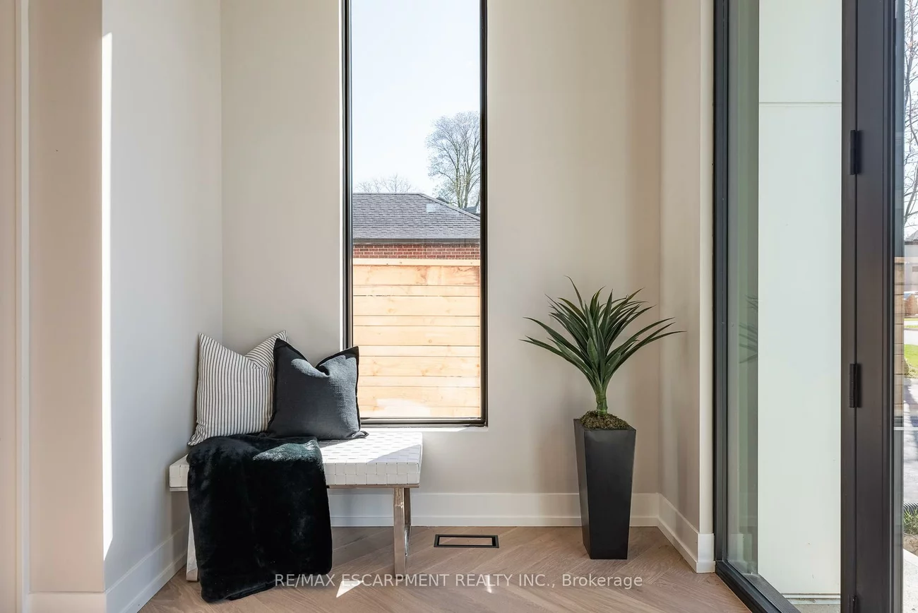 696, Montbeck, Lakeview, Mississauga