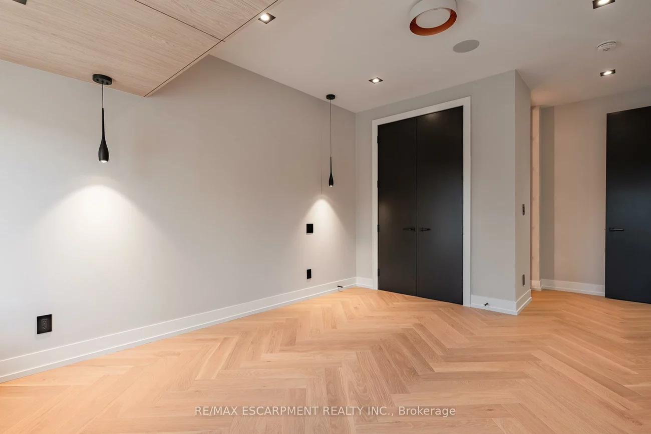 696, Montbeck, Lakeview, Mississauga