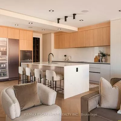 696, Montbeck, Lakeview, Mississauga
