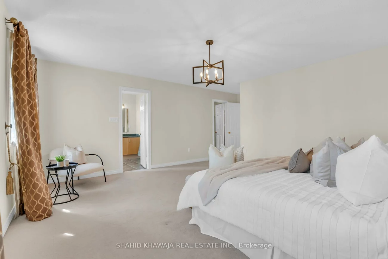 1546, Portsmouth, East Credit, Mississauga
