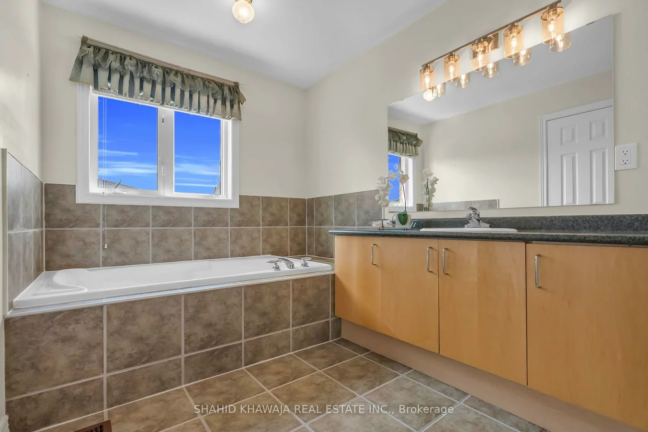 1546, Portsmouth, East Credit, Mississauga