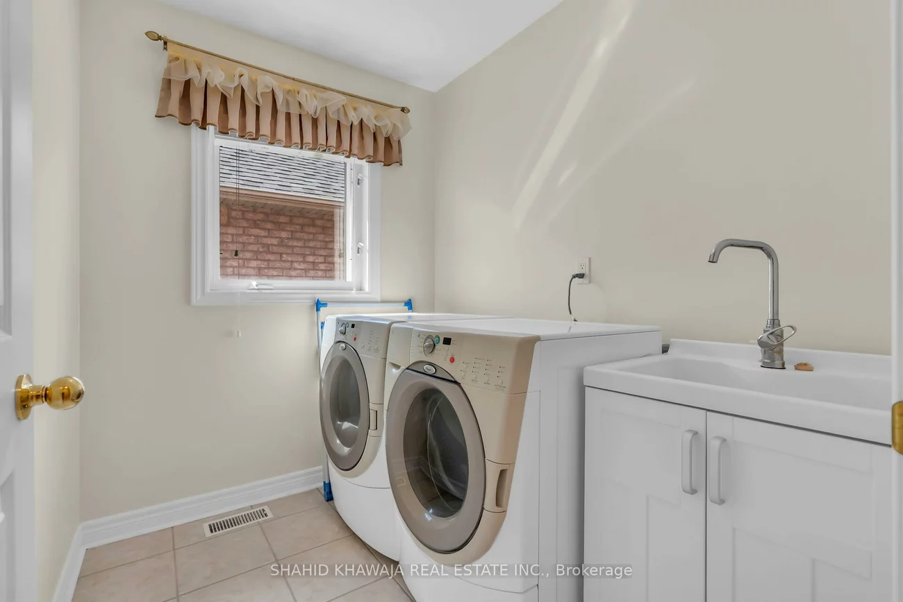 1546, Portsmouth, East Credit, Mississauga