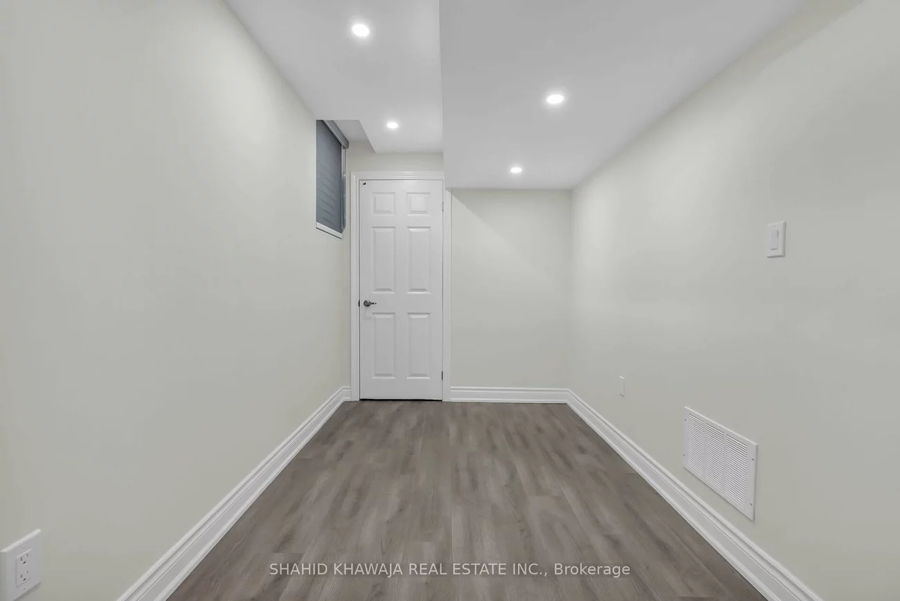 1546, Portsmouth, East Credit, Mississauga