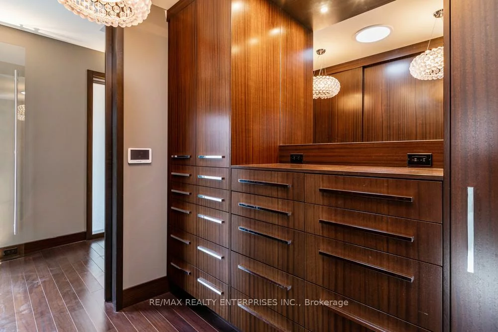 123, Kenollie, Mineola, Mississauga