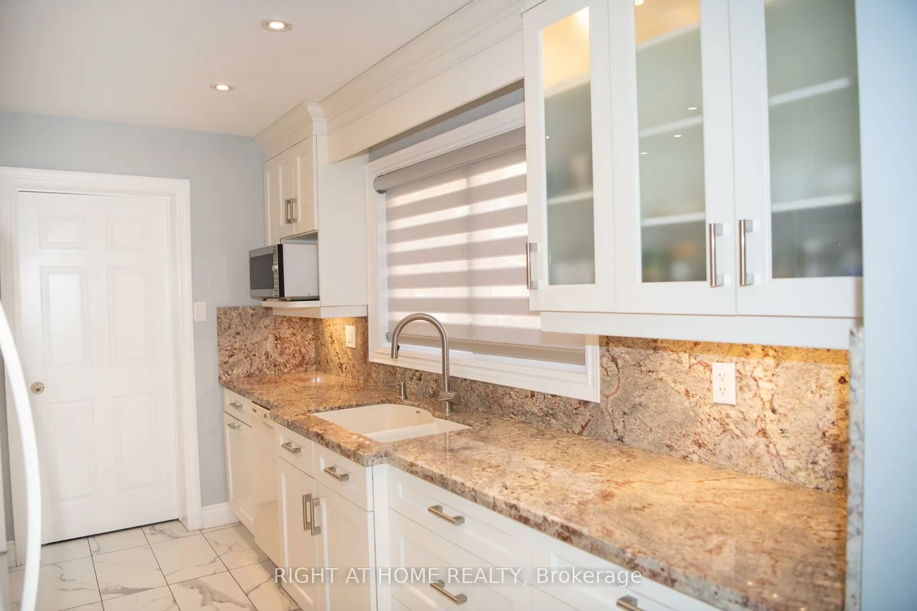 348, Nahani, Hurontario, Mississauga