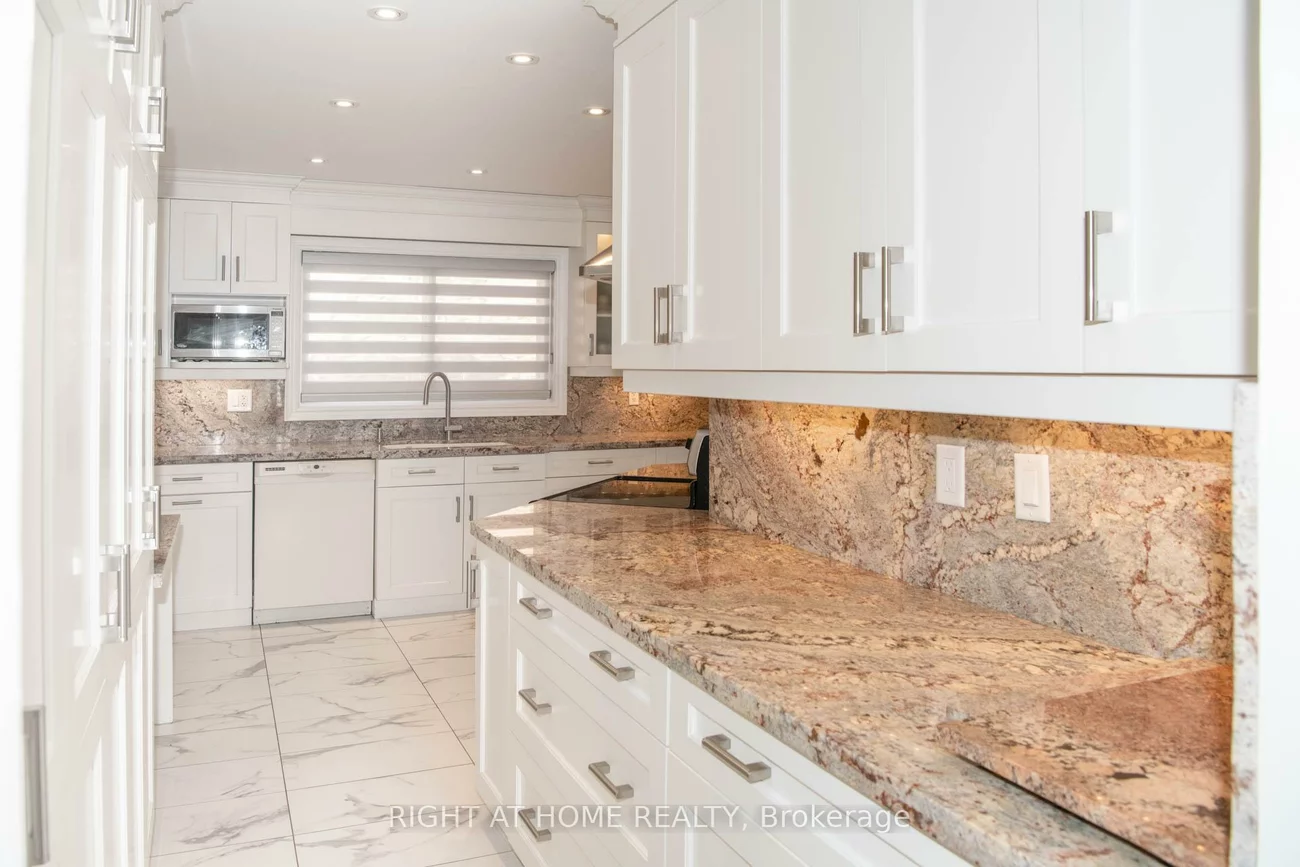 348, Nahani, Hurontario, Mississauga