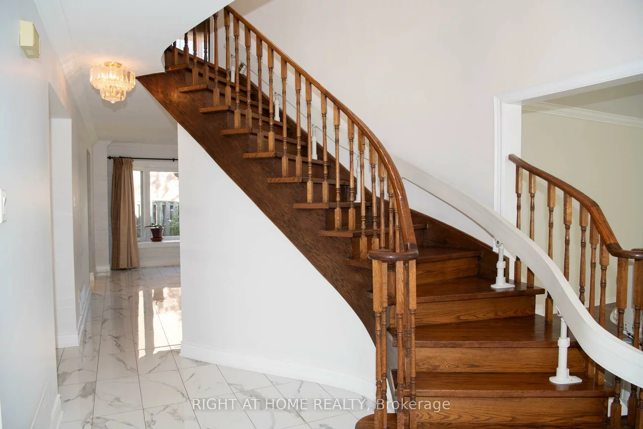 348, Nahani, Hurontario, Mississauga
