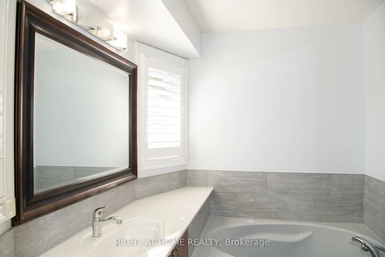348, Nahani, Hurontario, Mississauga