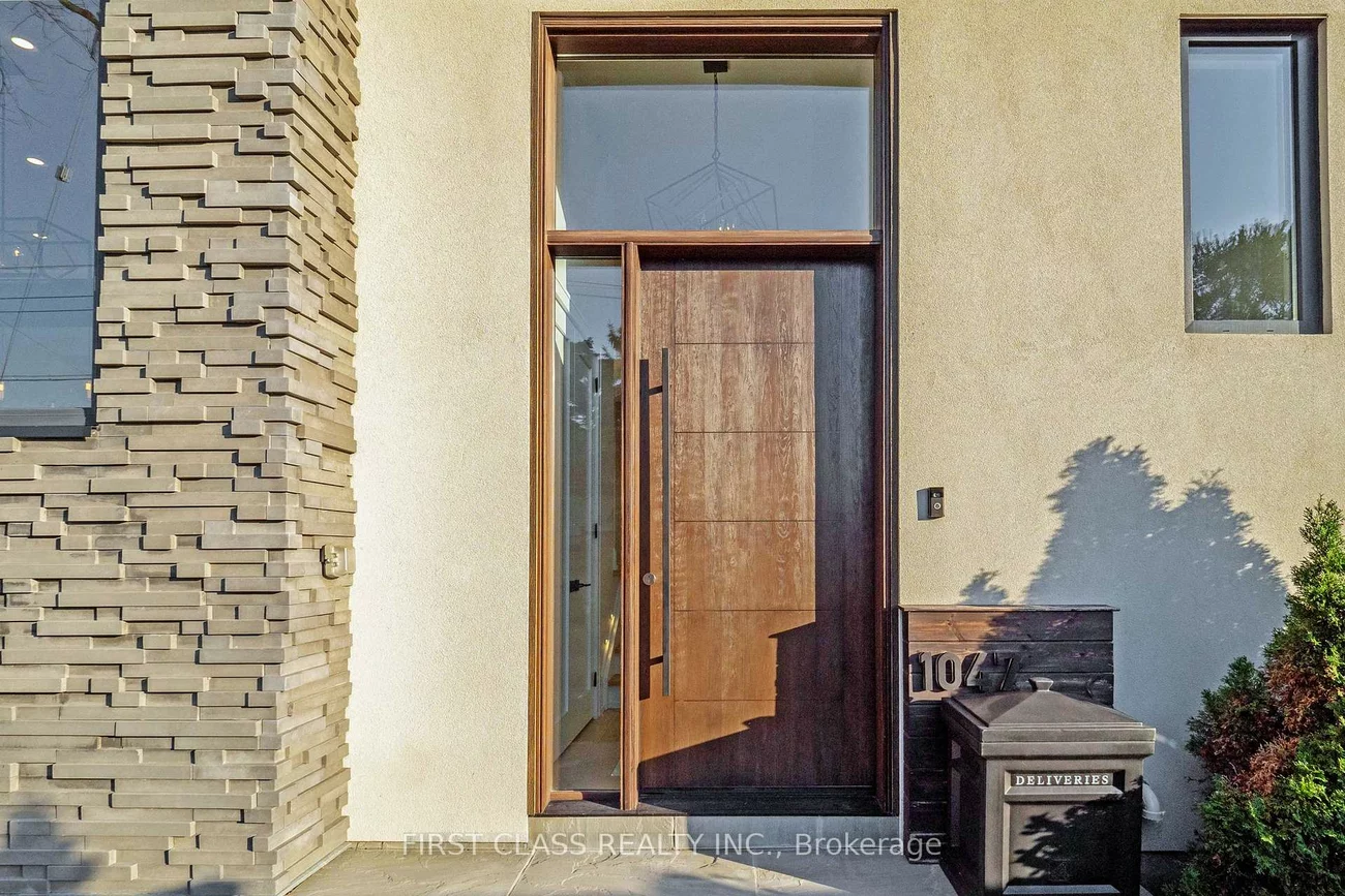 1047, Meredith, Lakeview, Mississauga